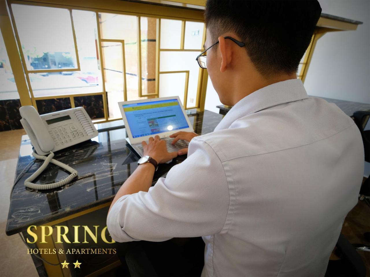Khách sạn Spring Airport 2*